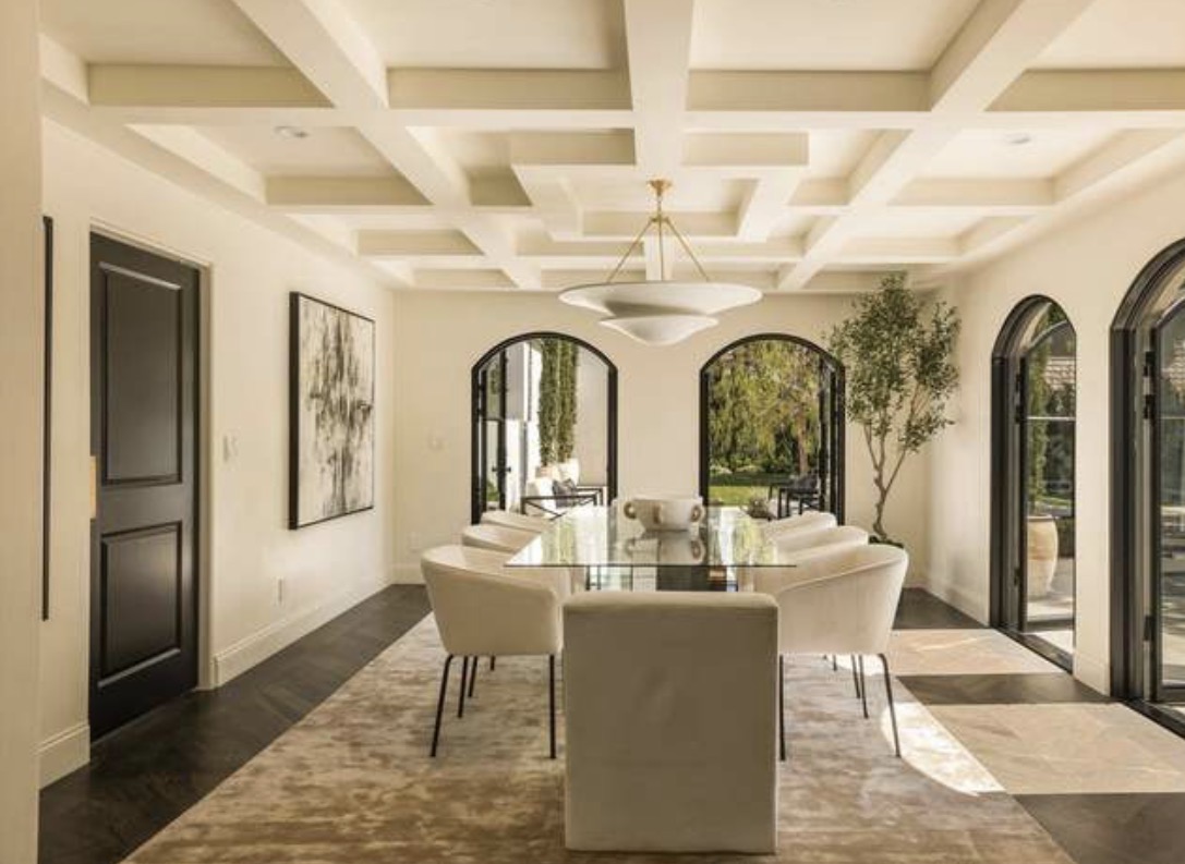 McCadden Residence dining room alternate view