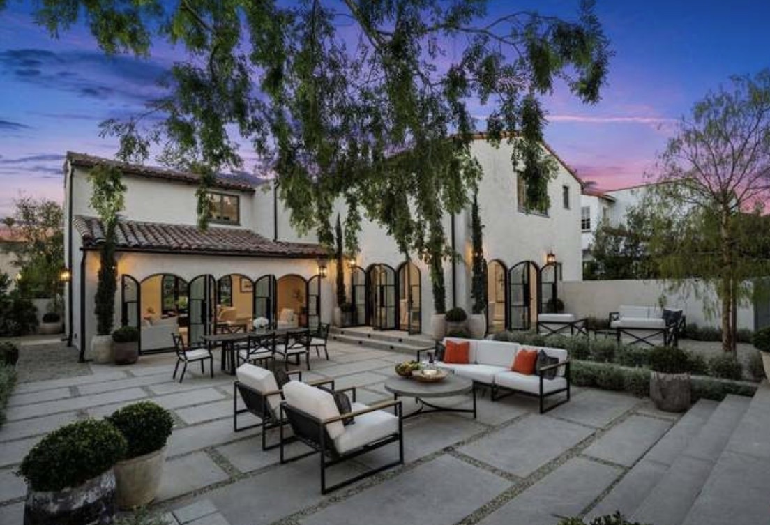 McCadden Residence courtyard with outdoor furniture